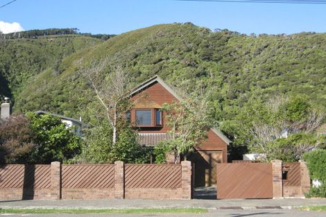 Photo of property in 19 Tuatoru Street, Eastbourne, Lower Hutt, 5013