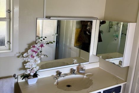 Photo of property in 11 Earle Place, Acacia Bay, Taupo, 3330