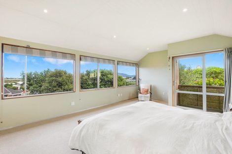 Photo of property in 17 Major Durie Place, Waikanae Beach, Waikanae, 5036