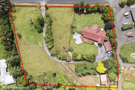 Photo of property in 132 Motu Road, Kumeu, 0891