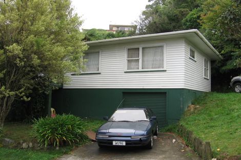 Photo of property in 5 Gahagan Way, Newlands, Wellington, 6037