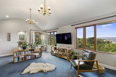 Photo of property in 12-12a Maungaraki Road, Korokoro, Lower Hutt, 5012