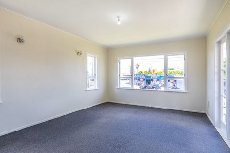 Photo of property in 3 Phelps Place, Glendene, Auckland, 0602