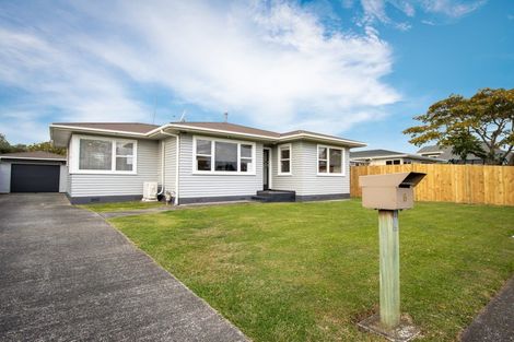 Photo of property in 6 Sutherland Crescent, Westbrook, Palmerston North, 4412