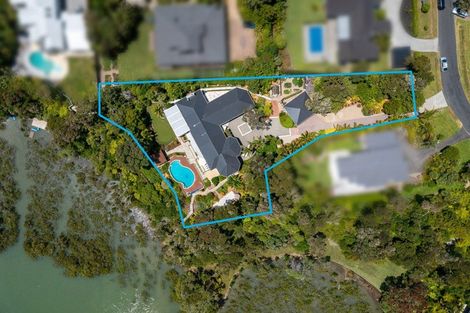 Photo of property in 14 Oscar Road, Greenhithe, Auckland, 0632