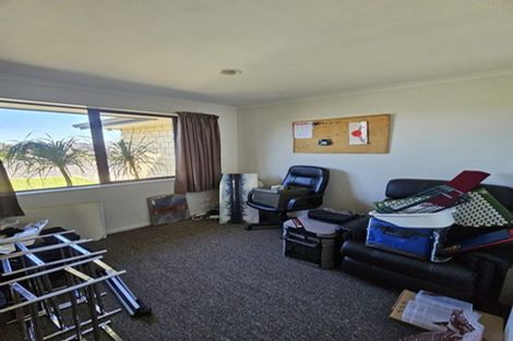 Photo of property in 68 Farnborough Drive, Grandview Heights, Hamilton, 3200