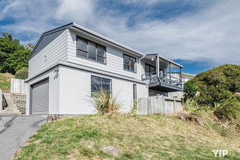 Photo of property in 44 Colchester Crescent, Newlands, Wellington, 6037