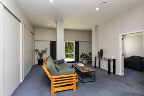 Photo of property in 423 Devon Street East, Strandon, New Plymouth, 4312