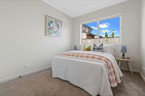 Photo of property in 16a Darren Crescent, Half Moon Bay, Auckland, 2012