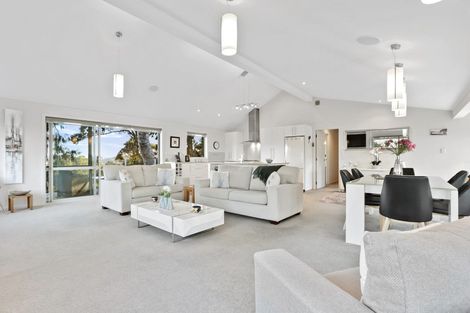 Photo of property in 9 Tinopai Road, Titirangi, Auckland, 0604