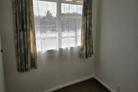 Photo of property in 39 Kirrie Avenue, Te Atatu South, Auckland, 0610