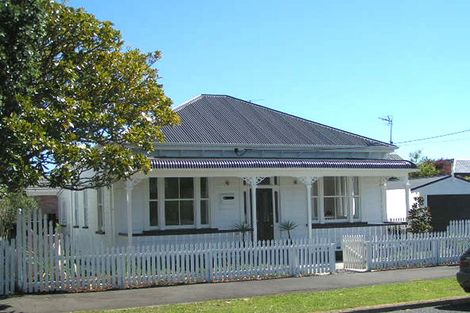 Photo of property in 2/9 Vincent Road, Northcote Point, Auckland, 0627