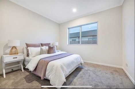 Photo of property in 15 Walter Ruddock Avenue, Kumeu, 0810