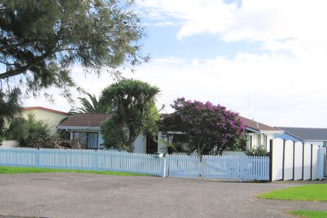 Photo of property in 23 Greenstone Place, Clover Park, Auckland, 2019
