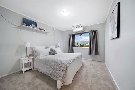 Photo of property in 7 Coupland Court, Glendene, Auckland, 0602