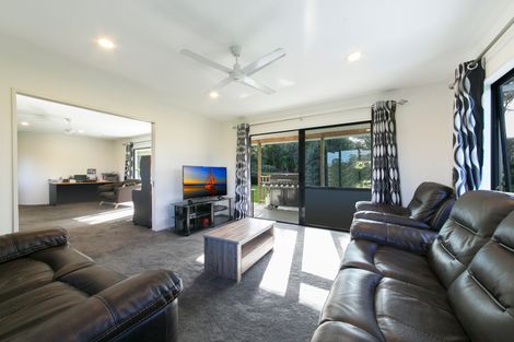 Photo of property in 16 Denehurst Drive, Waimauku, 0812