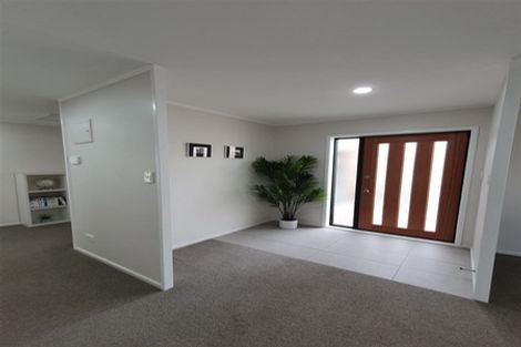 Photo of property in 14 Chesterton Terrace, Henderson, Auckland, 0612