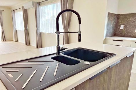 Photo of property in 98 Taikura Avenue, Red Beach, 0932