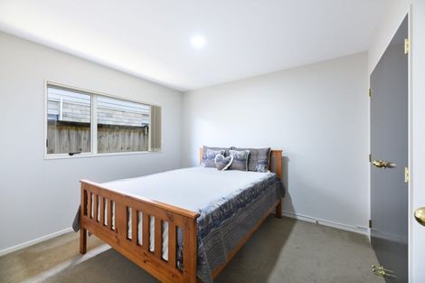 Photo of property in 8 Riverglade Parkway, Te Atatu South, Auckland, 0610