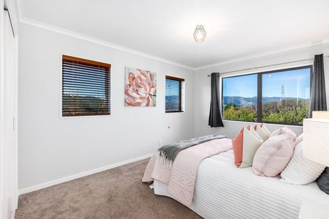 Photo of property in 21 Mcewen Crescent, Riverstone Terraces, Upper Hutt, 5018