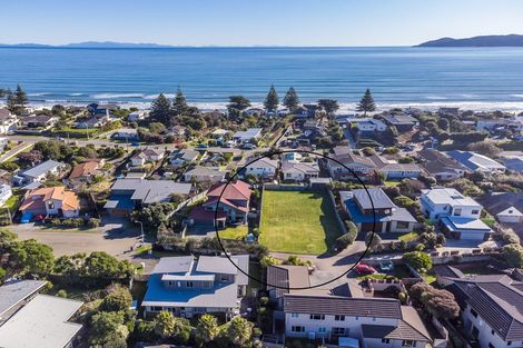 Photo of property in 17 Metzenthin Close, Raumati South, Paraparaumu, 5032