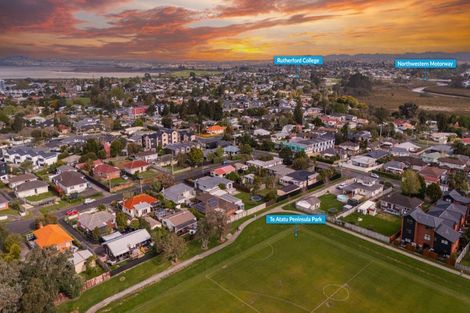 Photo of property in 69 Taikata Road, Te Atatu Peninsula, Auckland, 0610