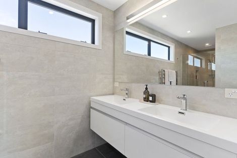 Photo of property in 32 Defender Crescent, Beachlands, Auckland, 2018