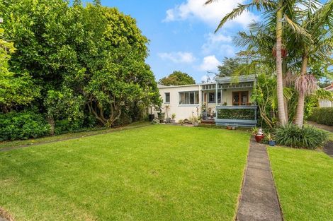 Photo of property in 55 Coronation Road, Mangere Bridge, Auckland, 2022