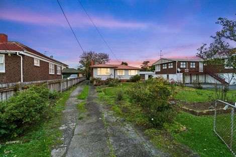 Photo of property in 17 Kuaka Place, New Lynn, Auckland, 0600