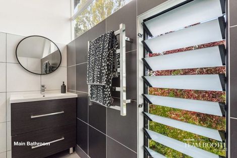 Photo of property in 2/22 Rangatira Road, Birkenhead, Auckland, 0626