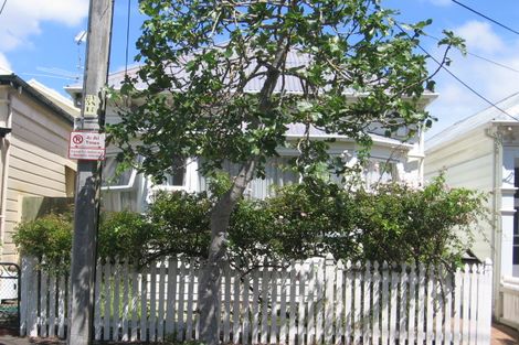 Photo of property in 124 Elizabeth Street, Mount Victoria, Wellington, 6011