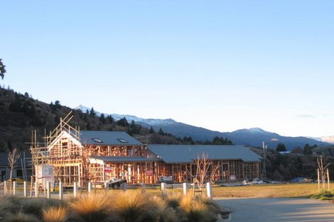 Photo of property in 42 Amber Close, Arthurs Point, Queenstown, 9371