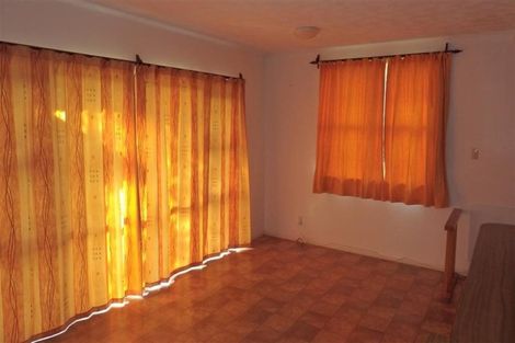 Photo of property in 14 Gills Avenue, Papakura, 2110