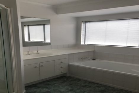 Photo of property in 33a Schnapper Rock Road, Greenhithe, Auckland, 0632