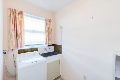 Photo of property in 5 Hollows Crescent, Takaro, Palmerston North, 4412