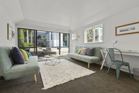 Photo of property in 5 Turnbull Road, Narrow Neck, Auckland, 0624