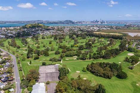 Photo of property in 1/30 Fraser Road, Narrow Neck, Auckland, 0624