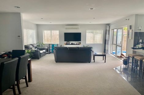 Photo of property in 18 Breenagh Place, Massey, Auckland, 0614