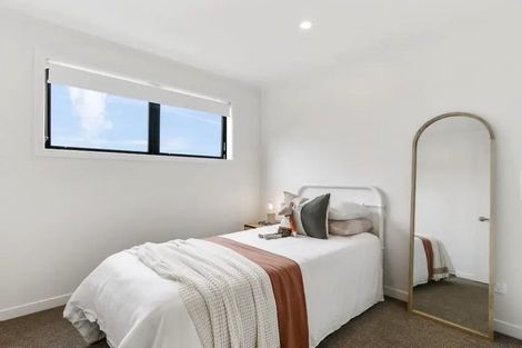 Photo of property in 2 Whakahui Lane, Mangere Bridge, Auckland, 2022