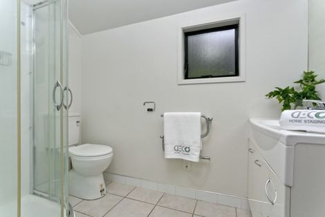 Photo of property in 10 Camilla Grove, Totara Vale, Auckland, 0629