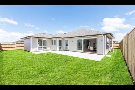 Photo of property in 11 Paso Fino Crescent, Karaka, Papakura, 2113