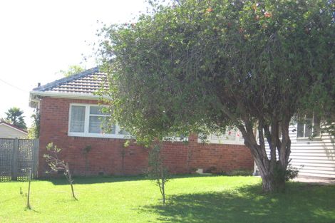 Photo of property in 35 Savoy Road, Glen Eden, Auckland, 0602