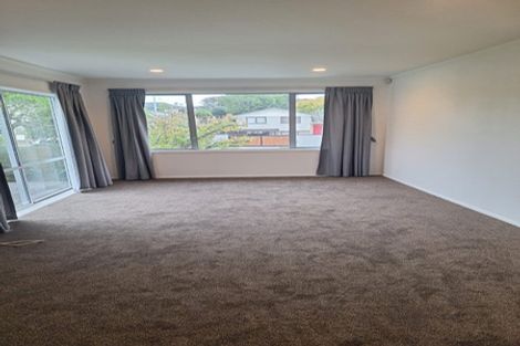 Photo of property in 137 Reeves Road, Pakuranga Heights, Auckland, 2010