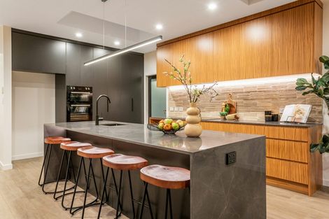 Photo of property in 77 Paremata Road, Paremata, Porirua, 5024