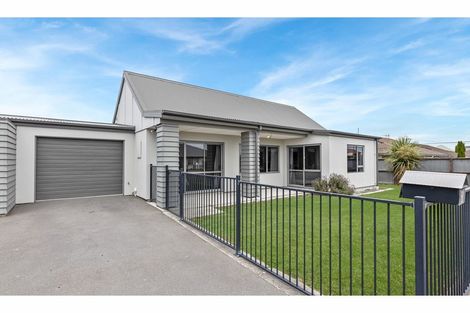 Photo of property in 2/49 Castletown Place, New Brighton, Christchurch, 8083