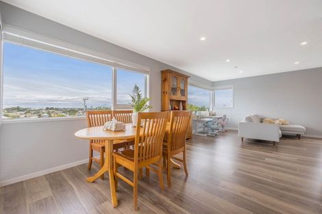 Photo of property in 2/4 Rangitoto Terrace, Milford, Auckland, 0620