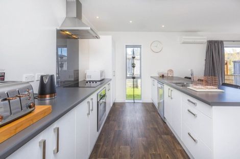 Photo of property in 21 Sunstone Crescent, Brown Owl, Upper Hutt, 5018