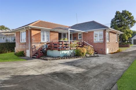 Photo of property in 20 Ward Crescent, Te Atatu Peninsula, Auckland, 0610