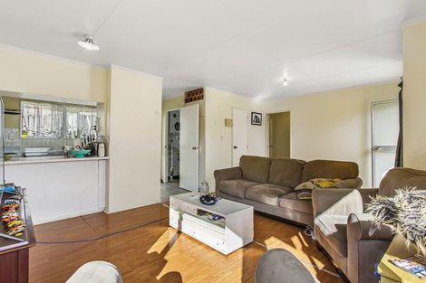 Photo of property in 5 Trengove Place, West Harbour, Auckland, 0618