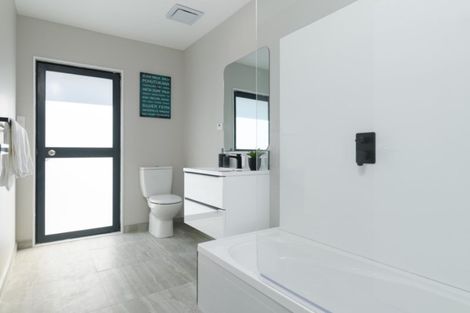 Photo of property in 52 Lotus Avenue, Mount Maunganui, 3116